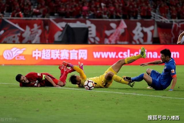 库库雷利亚质疑维尼修斯红牌：为何不处罚碰我头发者？